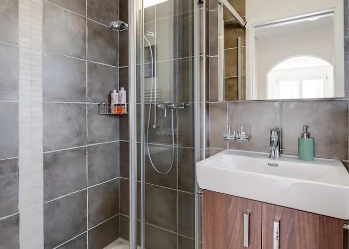 Bergoase Fuer Zwei - Mit Terrasse & Bergkulisse Adelboden